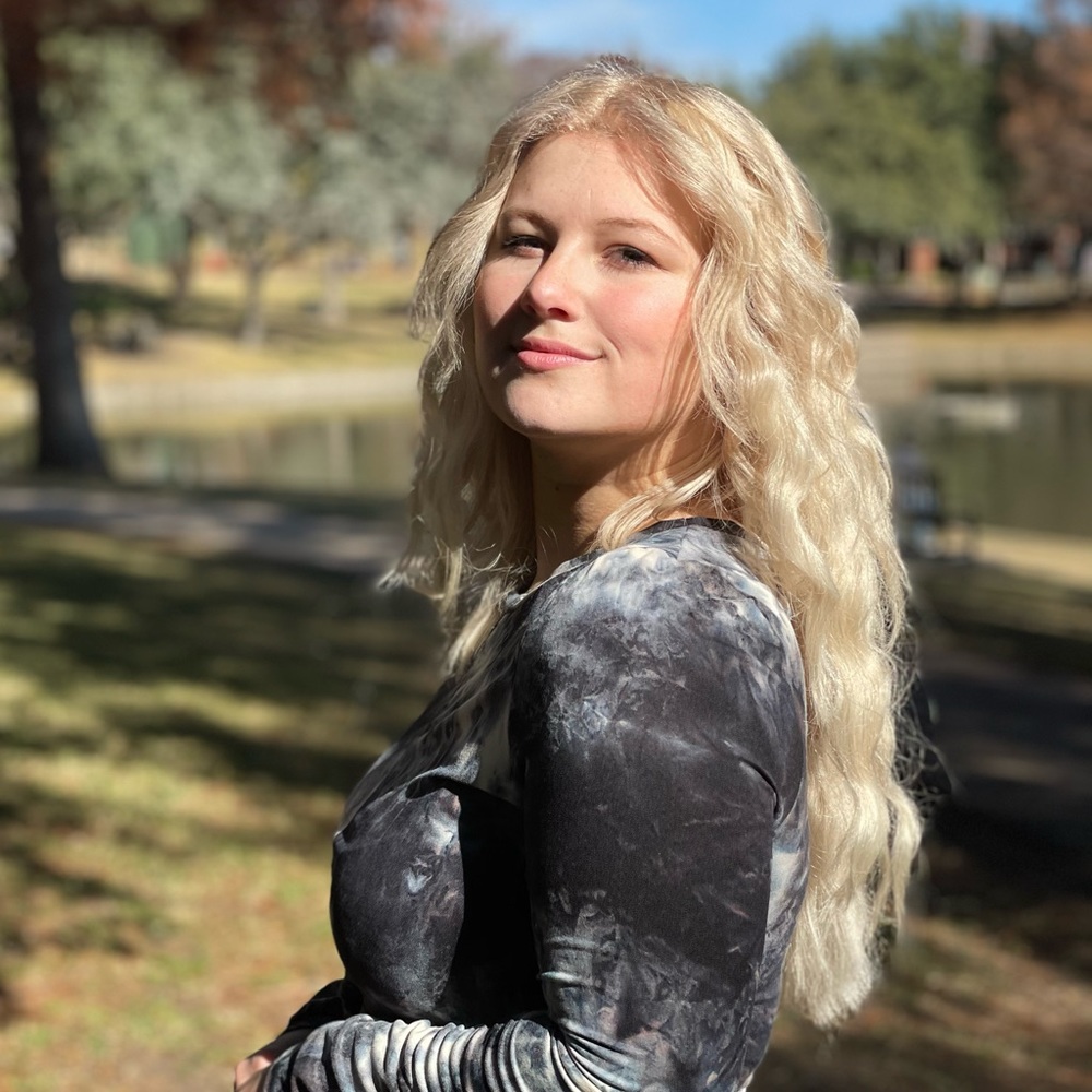 Meet your Posher, Elise